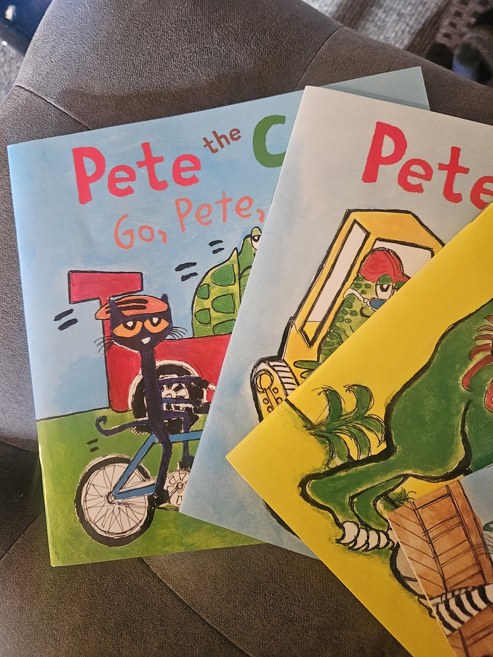 Pete the Cat Children's Book Lot - 4 Books. Buy 1 Book Listing Get 1 Free